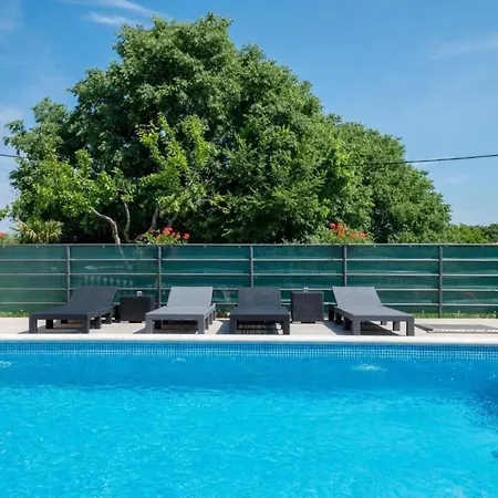 Vakantiehuis Haus Plum By Interhome *